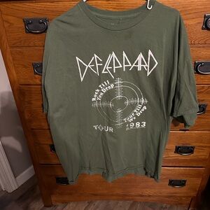 Def Leppard Green Graphic T-Shirt